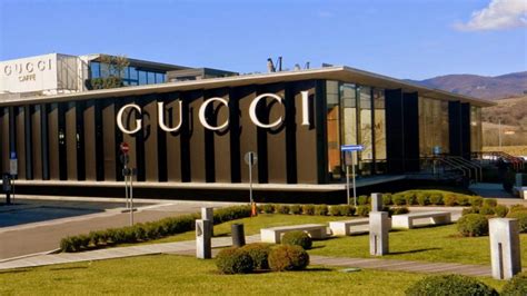 fabbrica stoffe per gucci toscana|Gucci realizza in Toscana il primo Circular Hub .